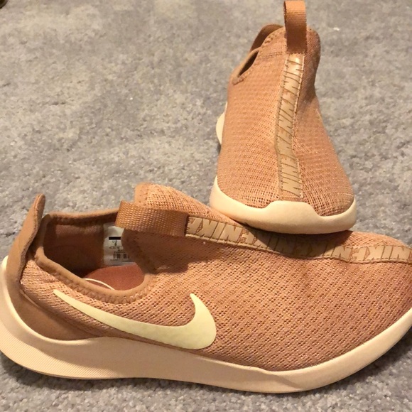slide on nike sneakers